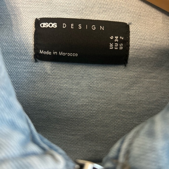 ASOS DESIGN Denim Jumpsuit Light Wash Zip Front Size 2 - Picture 2 of 5